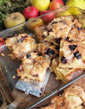 Apple, Bramble & Pear Tray Bake Recipe